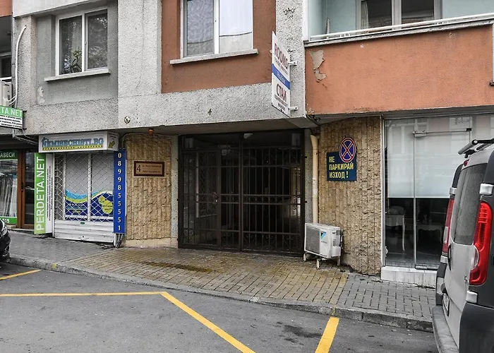 Location Flats In *